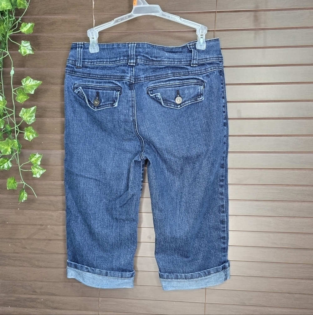 Cato Knee-Length Cuffed Midwash Jean Shorts Mid-rise Women's Size 8 - Picture 2 of 12